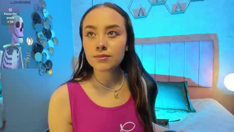 Snapshot of magic_vera chatting on 10/25/25, 11:29 Vera  online show from 10/25/25, 11:29