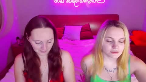 Lili and Bella online show from 02/08/25, 07:26