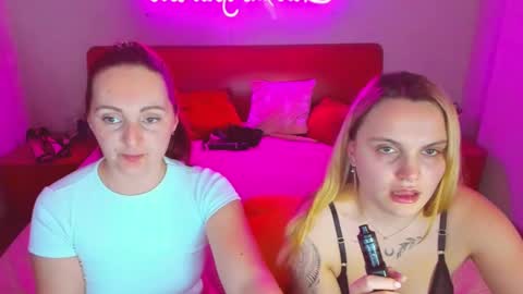 Lili and Bella online show from 02/27/25, 10:48