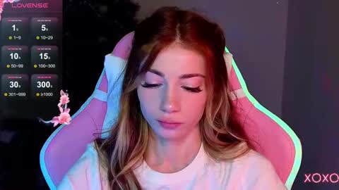 Snapshot of magicladyy chatting on 12/29/24, 12:09 Angel online show from 12/29/24, 12:09