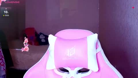 Snapshot of magicladyy chatting on 10/05/25, 02:37 Angel online show from 10/05/25, 02:37