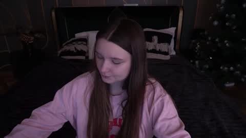 Snapshot of magicpeachhs chatting on 01/12/26, 07:02 Emily online show from 01/12/26, 07:02