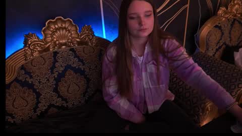 Snapshot of magicpeachhs chatting on 02/02/26, 01:54 Emily online show from 02/02/26, 01:54