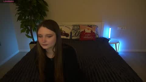 Snapshot of magicpeachhs chatting on 02/04/26, 01:50 Emily online show from 02/04/26, 01:50