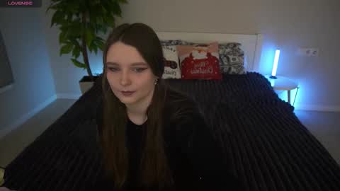 Snapshot of magicpeachhs chatting on 02/05/26, 07:13 Emily online show from 02/05/26, 07:13
