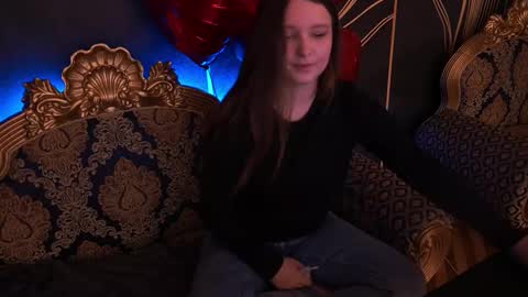 Snapshot of magicpeachhs chatting on 02/10/26, 01:37 Emily online show from 02/10/26, 01:37