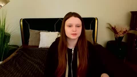 Snapshot of magicpeachhs chatting on 03/13/26, 07:37 Emily online show from 03/13/26, 07:37