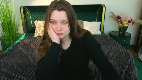 Snapshot of magicpeachhs chatting on 04/09/26, 06:30 Emily online show from 04/09/26, 06:30