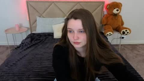 Snapshot of magicpeachhs chatting on 04/23/26, 05:41 Emily online show from 04/23/26, 05:41