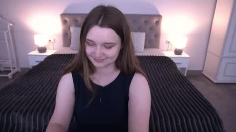 Snapshot of magicpeachhs chatting on 05/30/26, 08:06 Emily online show from 05/30/26, 08:06