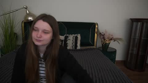 Snapshot of magicpeachhs chatting on 06/01/26, 06:15 Emily online show from 06/01/26, 06:15