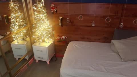 Snapshot of mahia_queen chatting on 12/18/24, 11:34 Dani online show from 12/18/24, 11:34