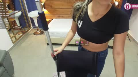 Snapshot of mahia_queen chatting on 01/24/25, 05:32 Dani online show from 01/24/25, 05:32