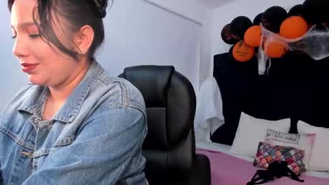 Mahra Zoe online show from 10/22/25, 10:42