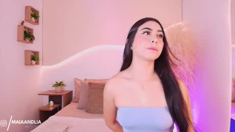 Snapshot of maia_lia_ chatting on 10/06/25, 06:27 MAIA LIA online show from 10/06/25, 06:27