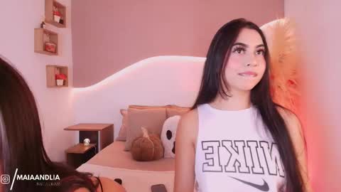 Snapshot of maia_lia_ chatting on 10/29/25, 10:00 MAIA LIA online show from 10/29/25, 10:00