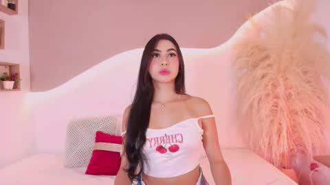 Snapshot of maia_lia_ chatting on 12/18/25, 09:43 MAIA LIA online show from 12/18/25, 09:43