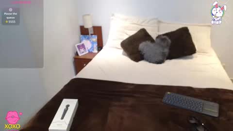 Snapshot of maiaa_evans chatting on 10/12/25, 02:10 t online show from 10/12/25, 02:10