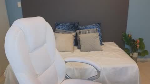 Maiaa Ruiz  online show from 02/14/25, 05:25