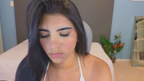 Maiaa Ruiz  online show from 10/18/25, 03:09