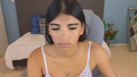 Maiaa Ruiz  online show from 10/29/25, 03:36