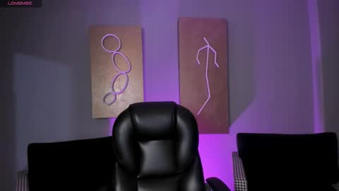  Maia  online show from 10/30/25, 07:14