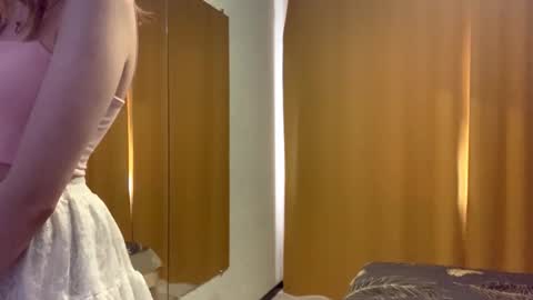 Snapshot of maidacompston chatting on 09/27/25, 09:03 Elina online show from 09/27/25, 09:03