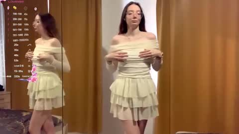 Snapshot of maidacompston chatting on 10/05/25, 07:17 Elina online show from 10/05/25, 07:17