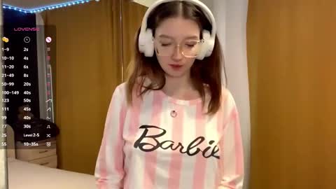 Snapshot of maidacompston chatting on 10/14/25, 09:10 Elina online show from 10/14/25, 09:10