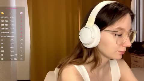 Snapshot of maidacompston chatting on 10/15/25, 09:31 Elina online show from 10/15/25, 09:31