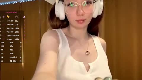 Snapshot of maidacompston chatting on 10/19/25, 09:10 Elina online show from 10/19/25, 09:10