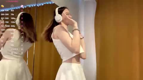 Snapshot of maidacompston chatting on 10/20/25, 08:15 Elina online show from 10/20/25, 08:15