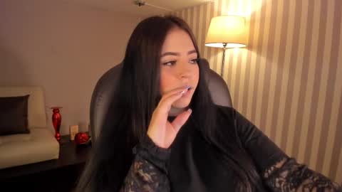 Snapshot of maiiitee_ chatting on 10/11/25, 03:32 Mait online show from 10/11/25, 03:32