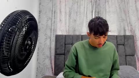 Snapshot of maikol_ortizz chatting on 12/03/25, 12:14 Maikol online show from 12/03/25, 12:14