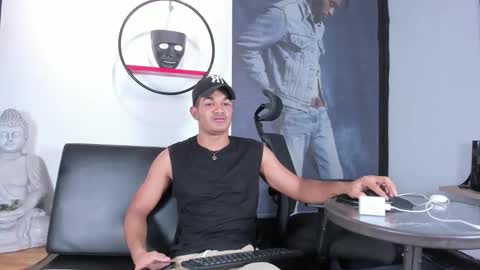 Snapshot of maikol_twinkx1 chatting on 05/31/26, 01:58 MAIKOL online show from 05/31/26, 01:58