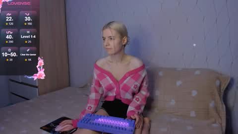 Snapshot of mailin_harrington chatting on 11/25/25, 03:06 Your kitty online show from 11/25/25, 03:06