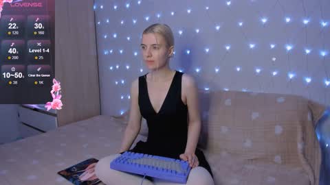 Snapshot of mailin_harrington chatting on 12/03/25, 03:43 Your kitty online show from 12/03/25, 03:43