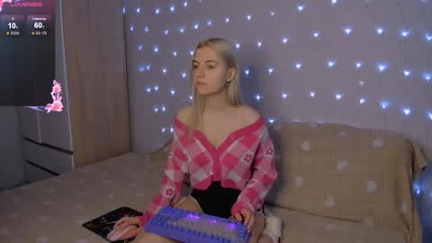 Snapshot of mailin_harrington chatting on 01/15/26, 03:33 Your kitty online show from 01/15/26, 03:33