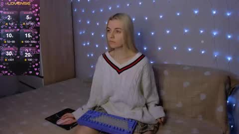 Snapshot of mailin_harrington chatting on 02/13/26, 04:03 Your kitty online show from 02/13/26, 04:03