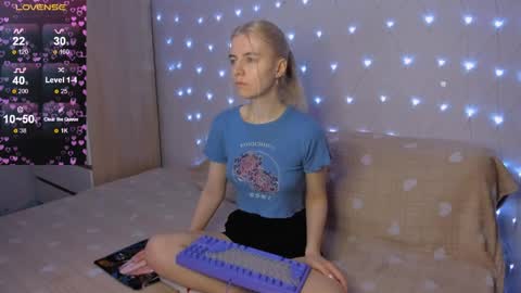 Snapshot of mailin_harrington chatting on 04/04/26, 03:42 Your kitty online show from 04/04/26, 03:42