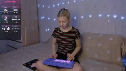 Snapshot of mailin_harrington chatting on 05/20/26, 04:24 Your kitty online show from 05/20/26, 04:24