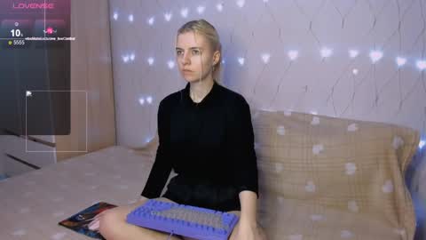 Snapshot of mailin_harrington chatting on 05/24/26, 04:01 Your kitty online show from 05/24/26, 04:01