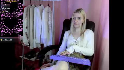 Snapshot of mailin_harrington chatting on 06/03/26, 03:53 Your kitty online show from 06/03/26, 03:53