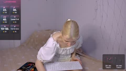 Snapshot of mailin_harrington chatting on 07/08/26, 04:11 Your kitty online show from 07/08/26, 04:11