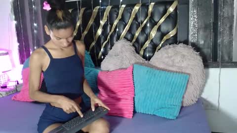 Snapshot of mailyn_gold chatting on 02/24/26, 11:52 mailyn_gold online show from 02/24/26, 11:52