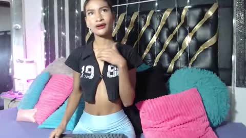 Snapshot of mailyn_gold chatting on 02/25/26, 11:42 mailyn_gold online show from 02/25/26, 11:42