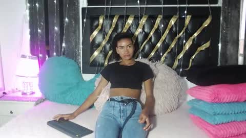 Snapshot of mailyn_gold chatting on 03/04/26, 11:49 mailyn_gold online show from 03/04/26, 11:49