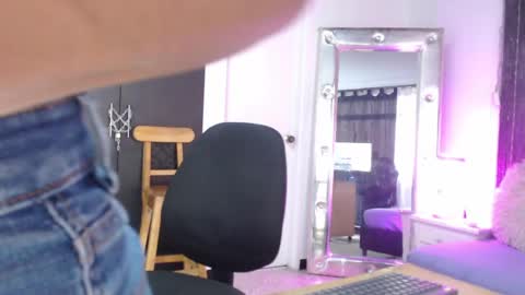 Snapshot of mailyn_gold chatting on 03/21/26, 11:59 mailyn_gold online show from 03/21/26, 11:59