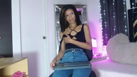 Snapshot of mailyn_gold chatting on 03/31/26, 12:05 mailyn_gold online show from 03/31/26, 12:05