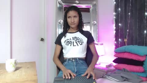 Snapshot of mailyn_gold chatting on 04/02/26, 12:03 mailyn_gold online show from 04/02/26, 12:03
